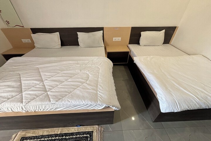 Room 11 of 36