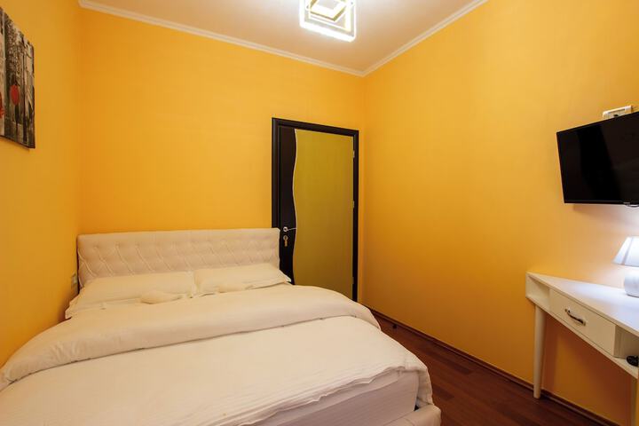 Room 10 of 26