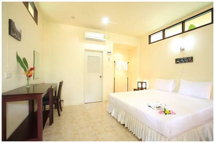 Room 4 of 16