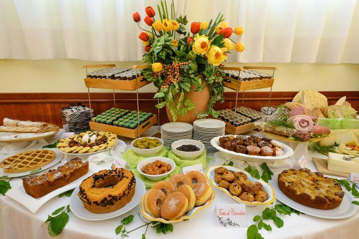 Breakfast/Coffee Service 105 of 124