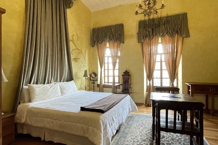 Room 8 of 36