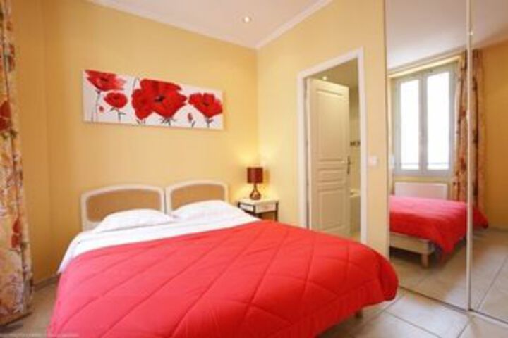 Room 13 of 22