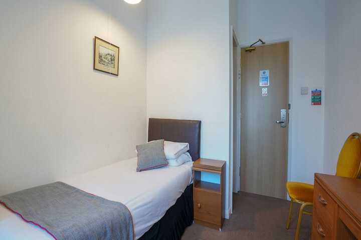 Room 9 of 111