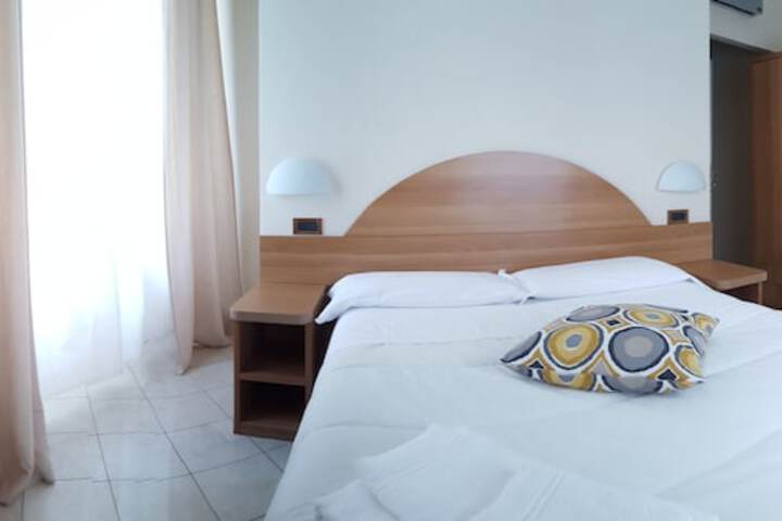Room 7 of 16