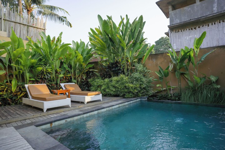 Pool 52 of 90