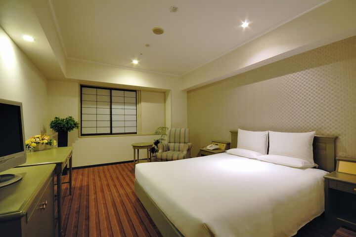 Room 8 of 75