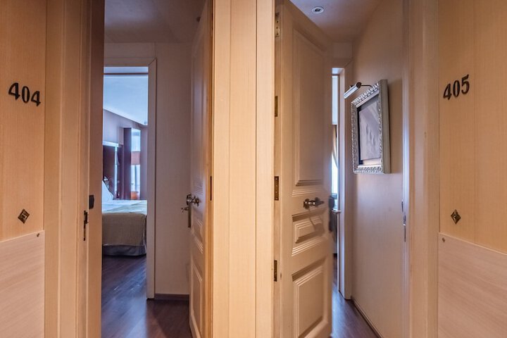 Room 28 of 81