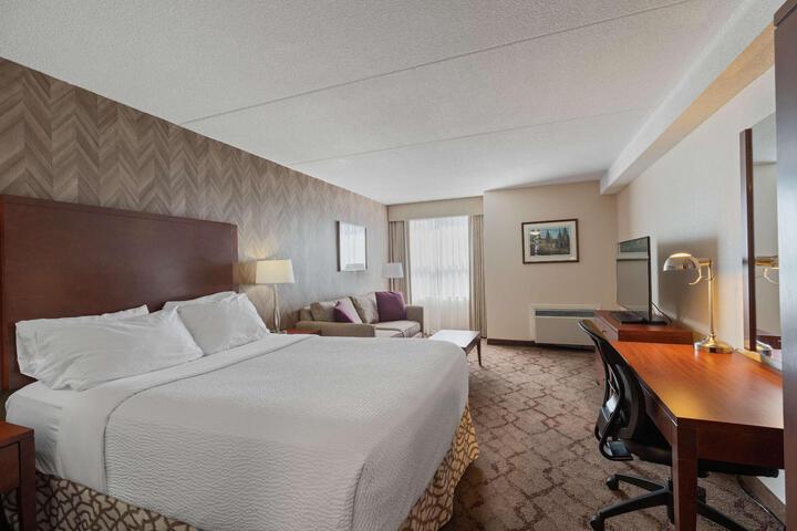 1 Queen Bed (35 of 40)
