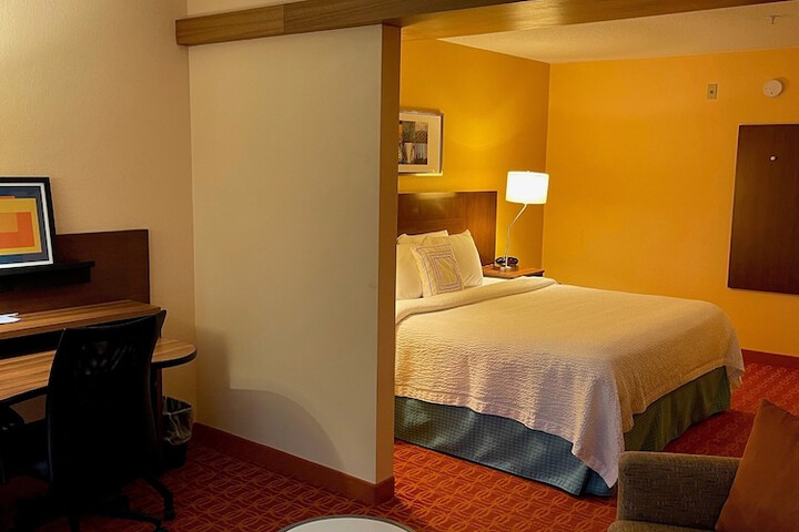1 King Bed (4 of 22)