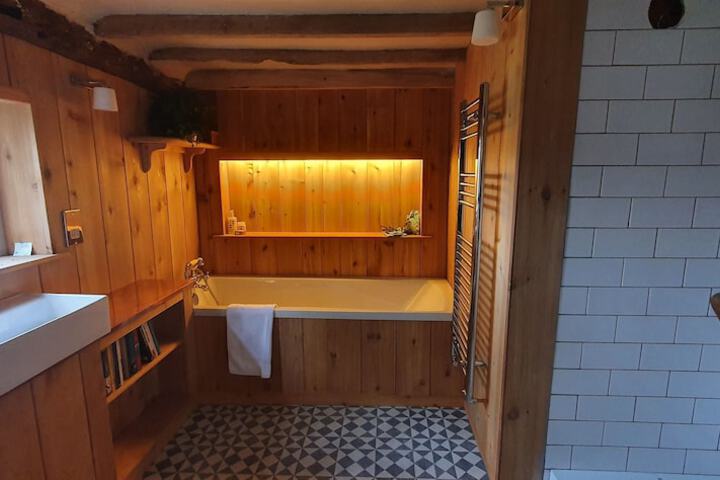 Room 3 of 52
