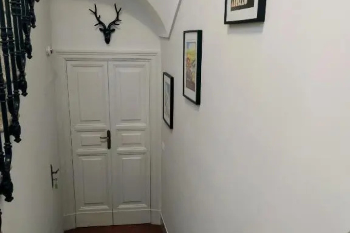 Room 3 of 9