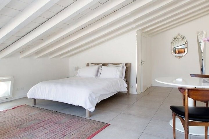 Room 3 of 60