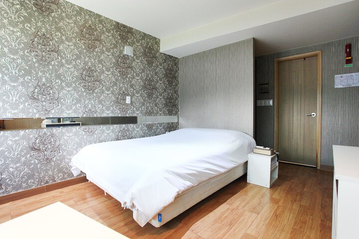 Room 7 of 62