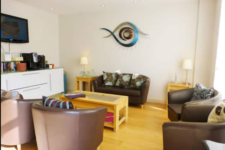 Room 4 of 25