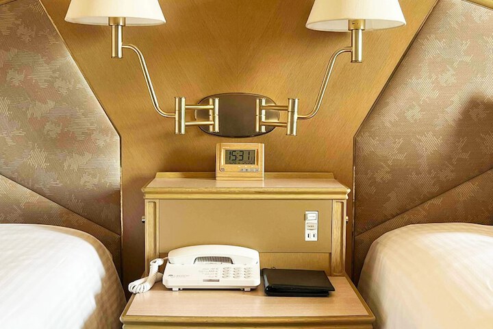 Room 10 of 46