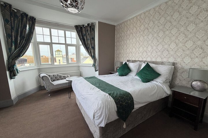 Room 3 of 48