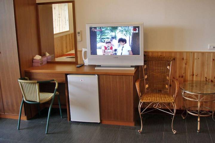 Room 16 of 48