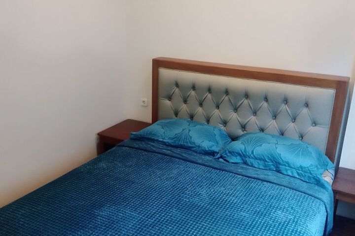 Room 5 of 12