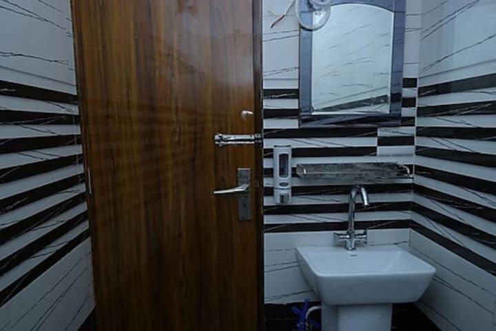 Room 15 of 15