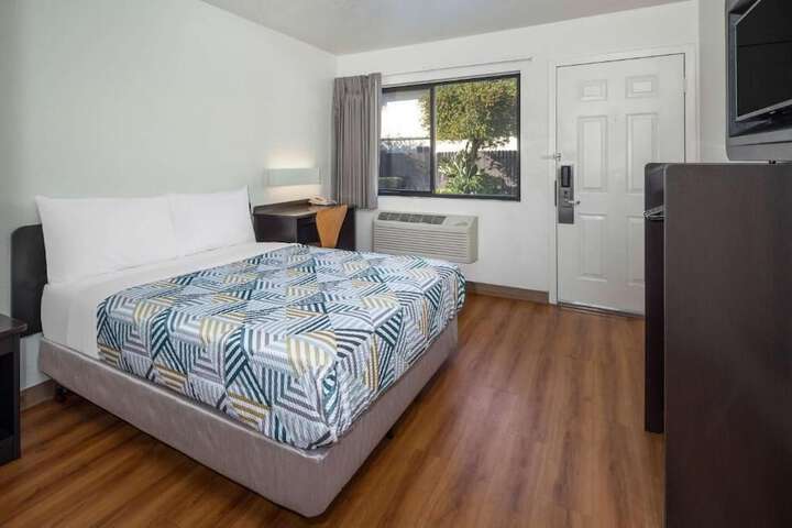 Room 2 of 6
