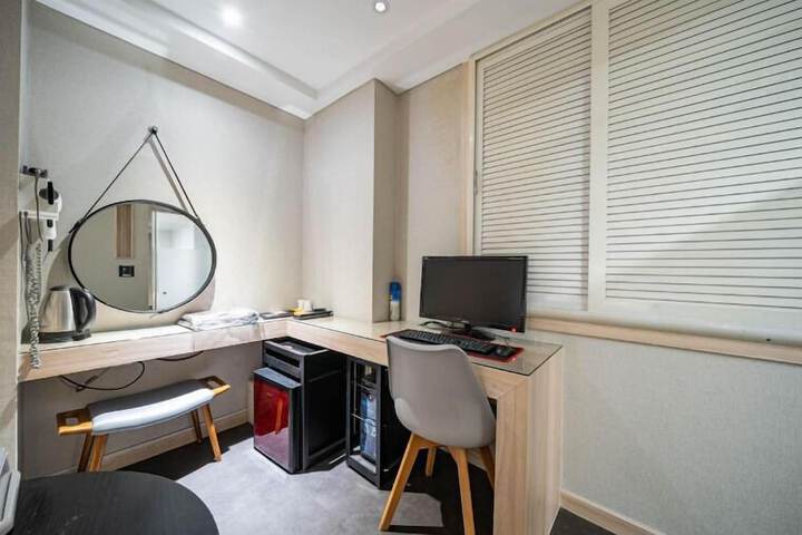 Room 5 of 129