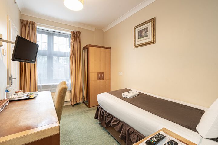 Room 4 of 37