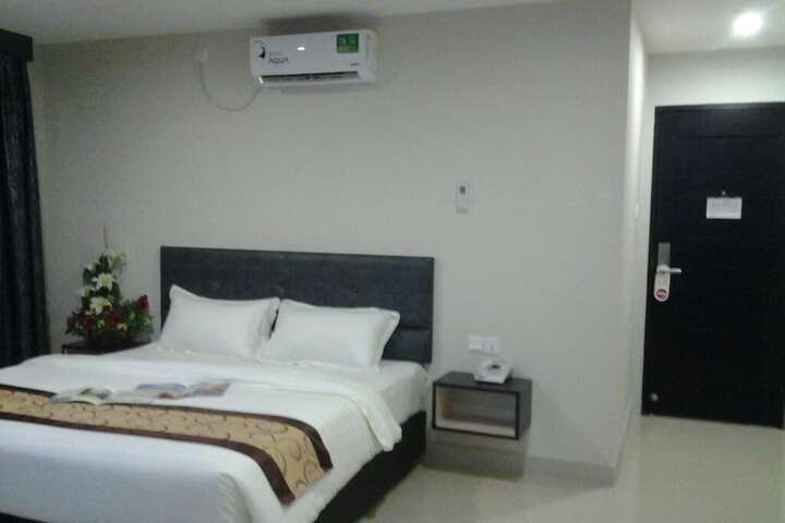 Room 9 of 31