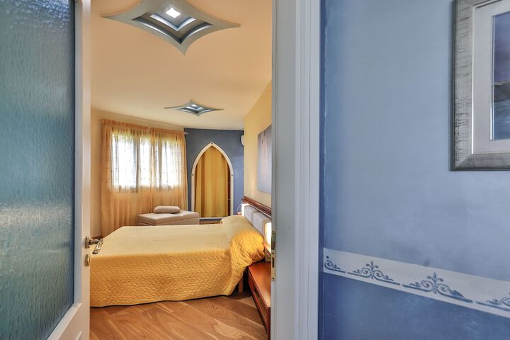 Room 5 of 24