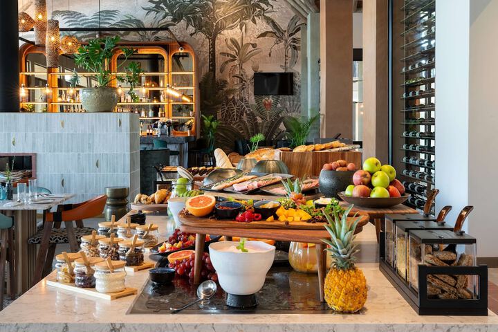 Breakfast/Coffee Service 100 of 173