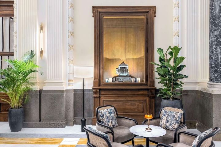 Entrance & Lobby