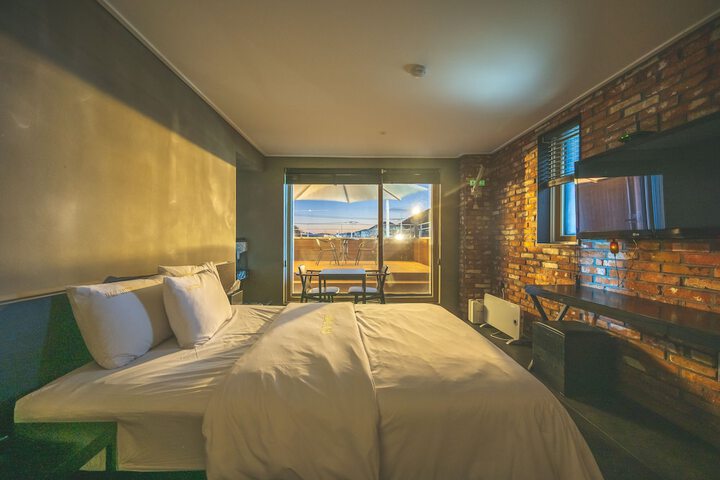 Room 11 of 53