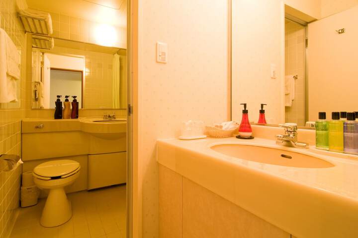 Room 10 of 33