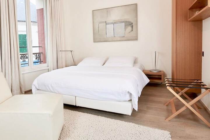 Room 3 of 44