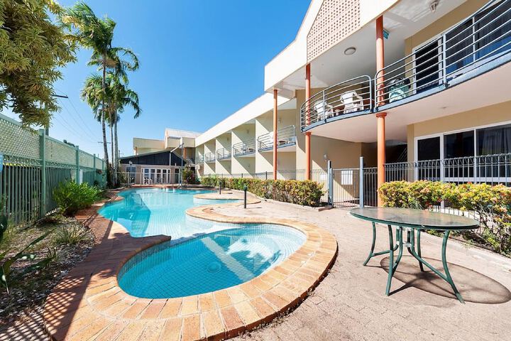 Hotel Pool