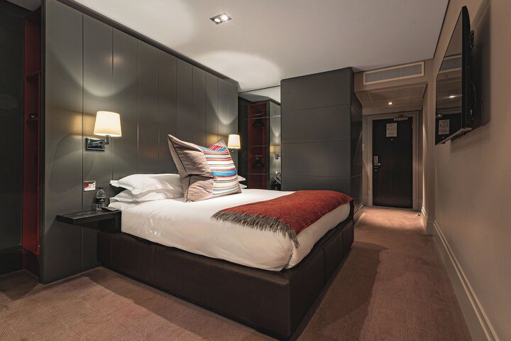 Room 9 of 43