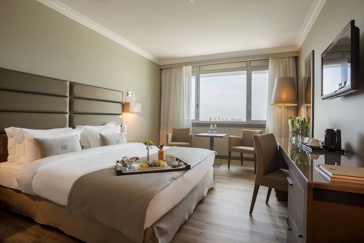 Room 3 of 62