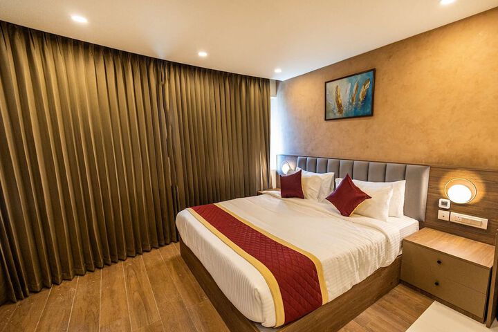 Room 13 of 20