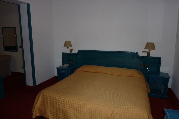Room 27 of 61