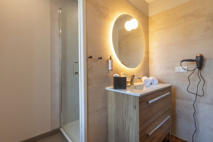 Room 27 of 47