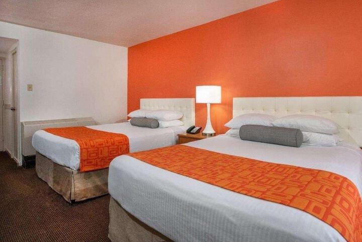 2 Double Beds (8 of 9)