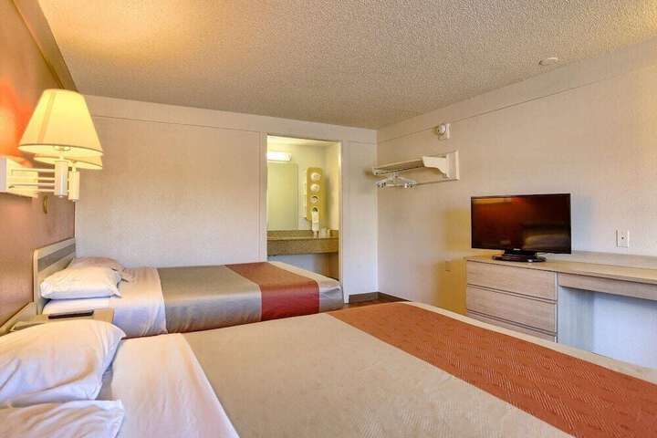 Room 9 of 36