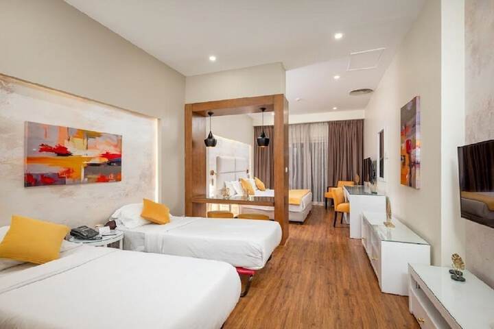 Room 32 of 102