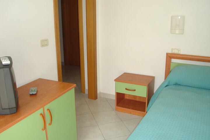 Room 7 of 42