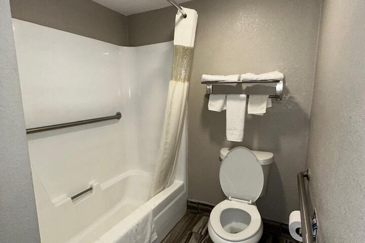 2 Double Beds Accessible (13 of 33)