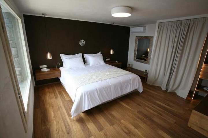 Room 9 of 62
