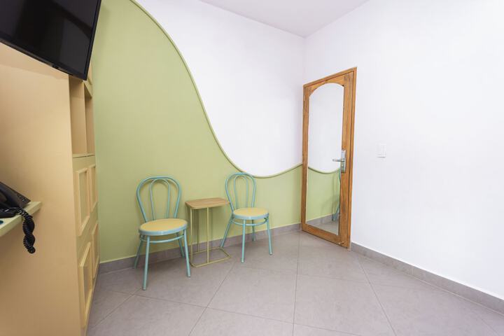 Room 7 of 99