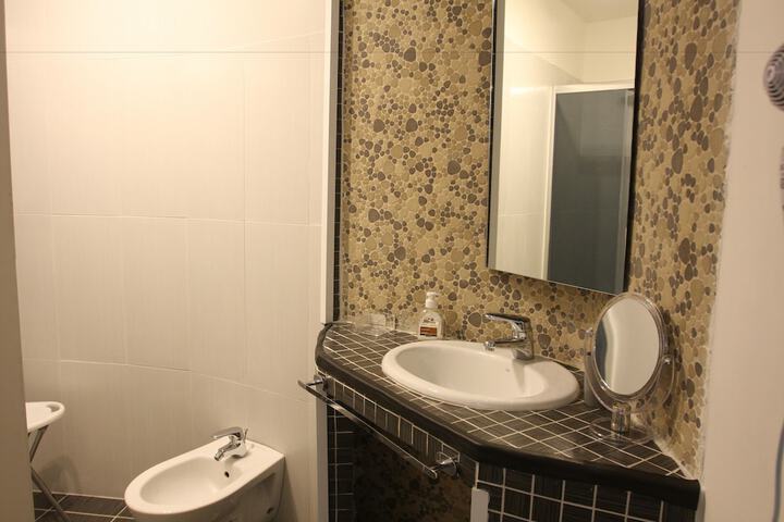 Room 44 of 64