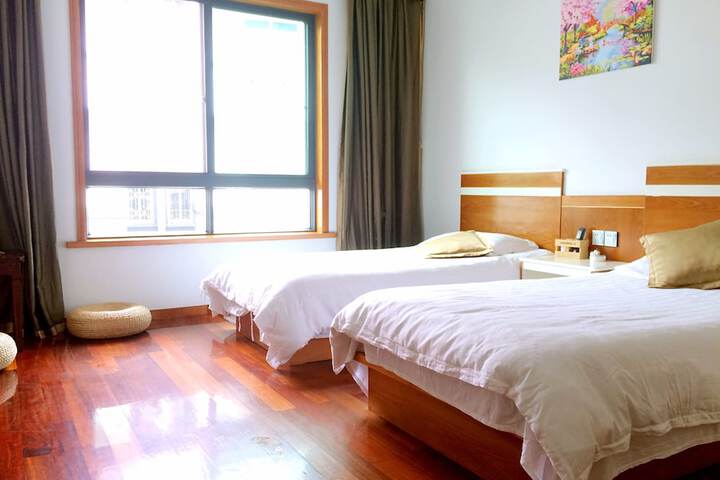 Room 13 of 32