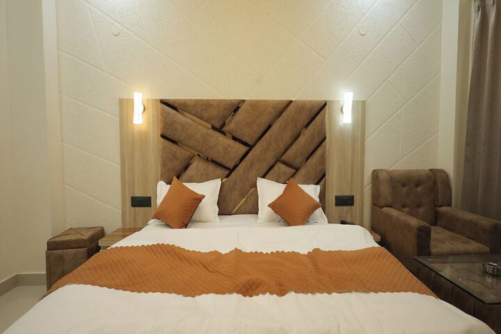 Room 8 of 35