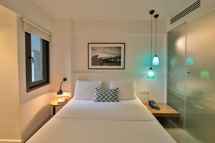 Room 9 of 44